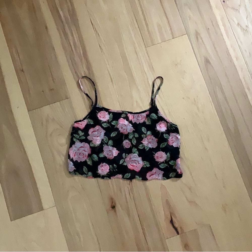 Cute floral crop top with scalloped hem